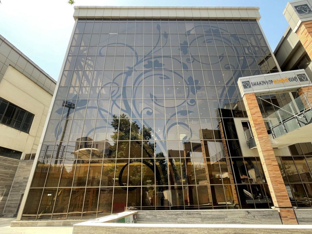 نمای کرتین وال ساختمان اداری ورزشگاه آزادی